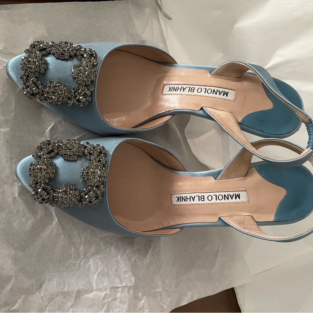 Manolo Blahnik Hangisli 35.5 light blue